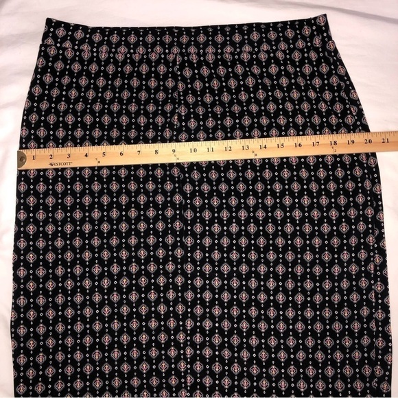 Liz Claiborne Skirt Size Large Black Print Midi Knit Medallion Modest Office - Picture 8 of 8